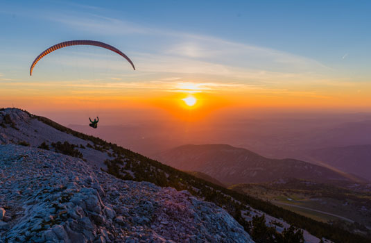 Paragliding in the Mont Ventoux © Verneuil Teddy