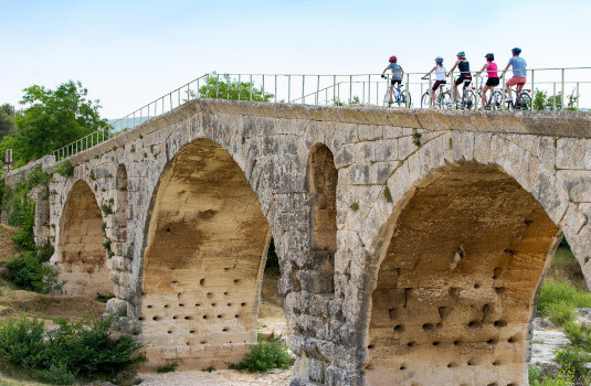 Pont Julien - ©COLOMBE PRODUCTION