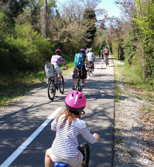 Relaxing bike ride for all ages - ©ABRY H