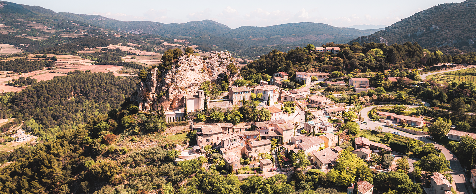 Roque-Alric village in Provence © LezBroz
